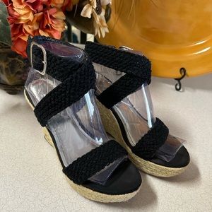 Bamboo® Strappy Criss-Cross Woven Wedge Sandals 🖤🔥